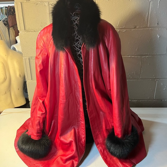Henig furs long red leather jacket w/ fur trimmings - Picture 3 of 11